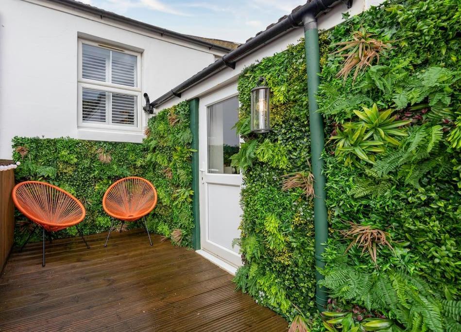 Stunning Modern Space In & Free Parking