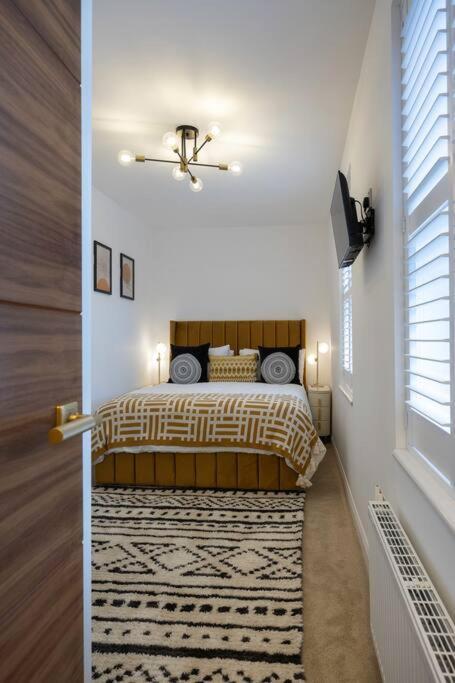 Stunning Modern Space In & Free Parking Apartment *