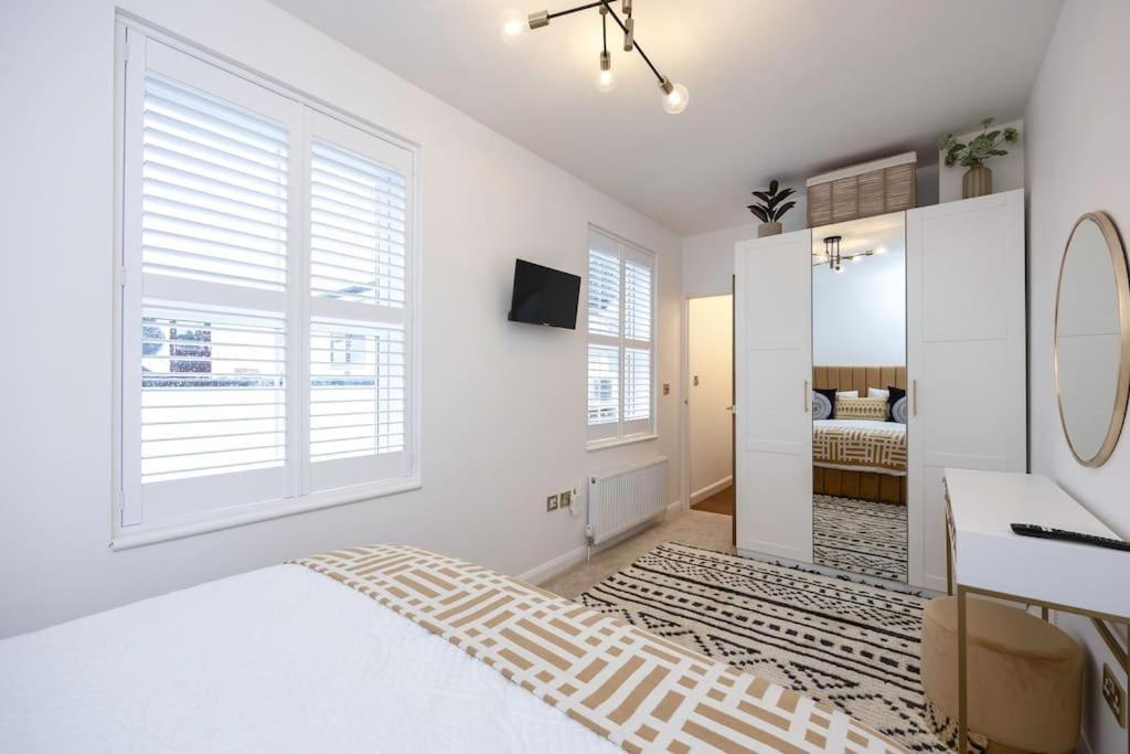 Stunning Modern Space In & Free Parking Apartment