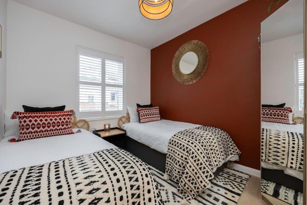 Stunning Modern Space In & Free Parking