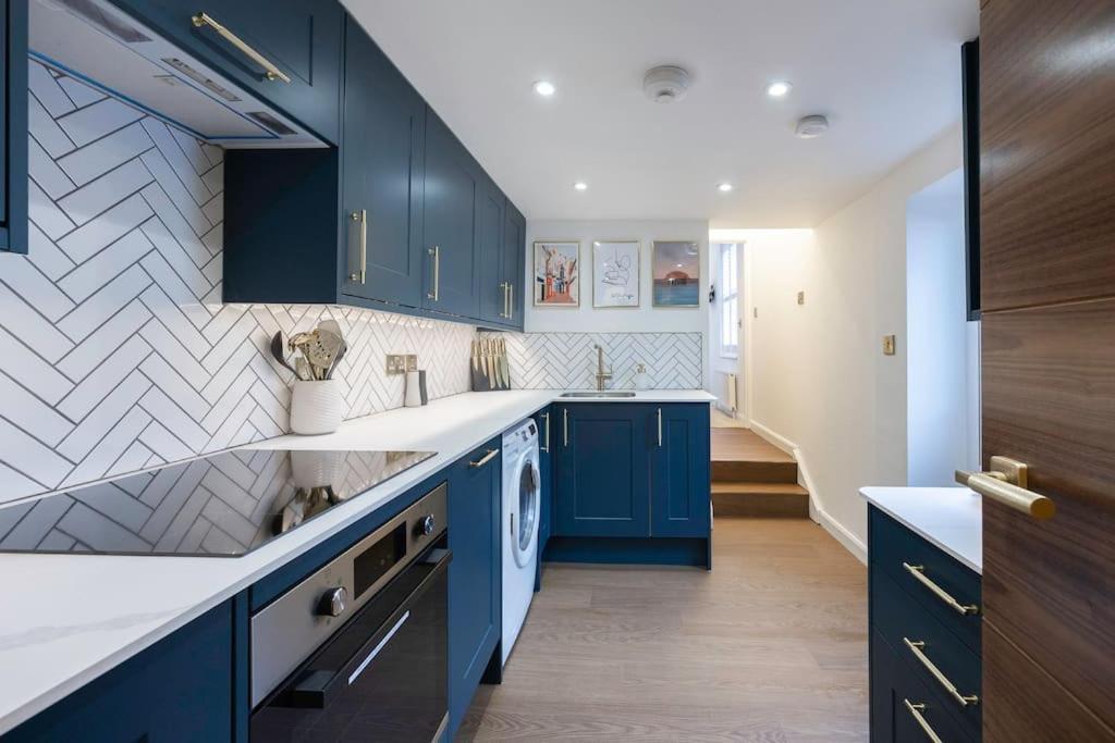 Apartment Stunning Modern Space In & Free Parking *
