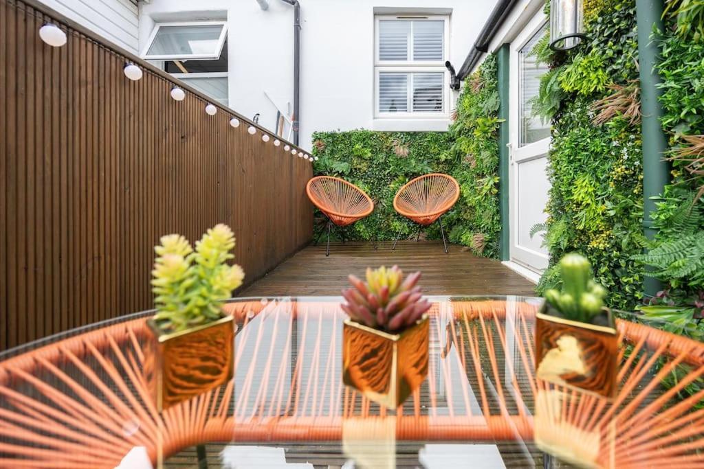 Stunning Modern Space In & Free Parking Apartment